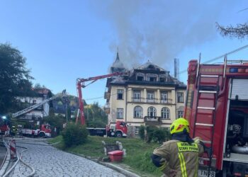 Duży pożar pustostanu w Szczawnicy