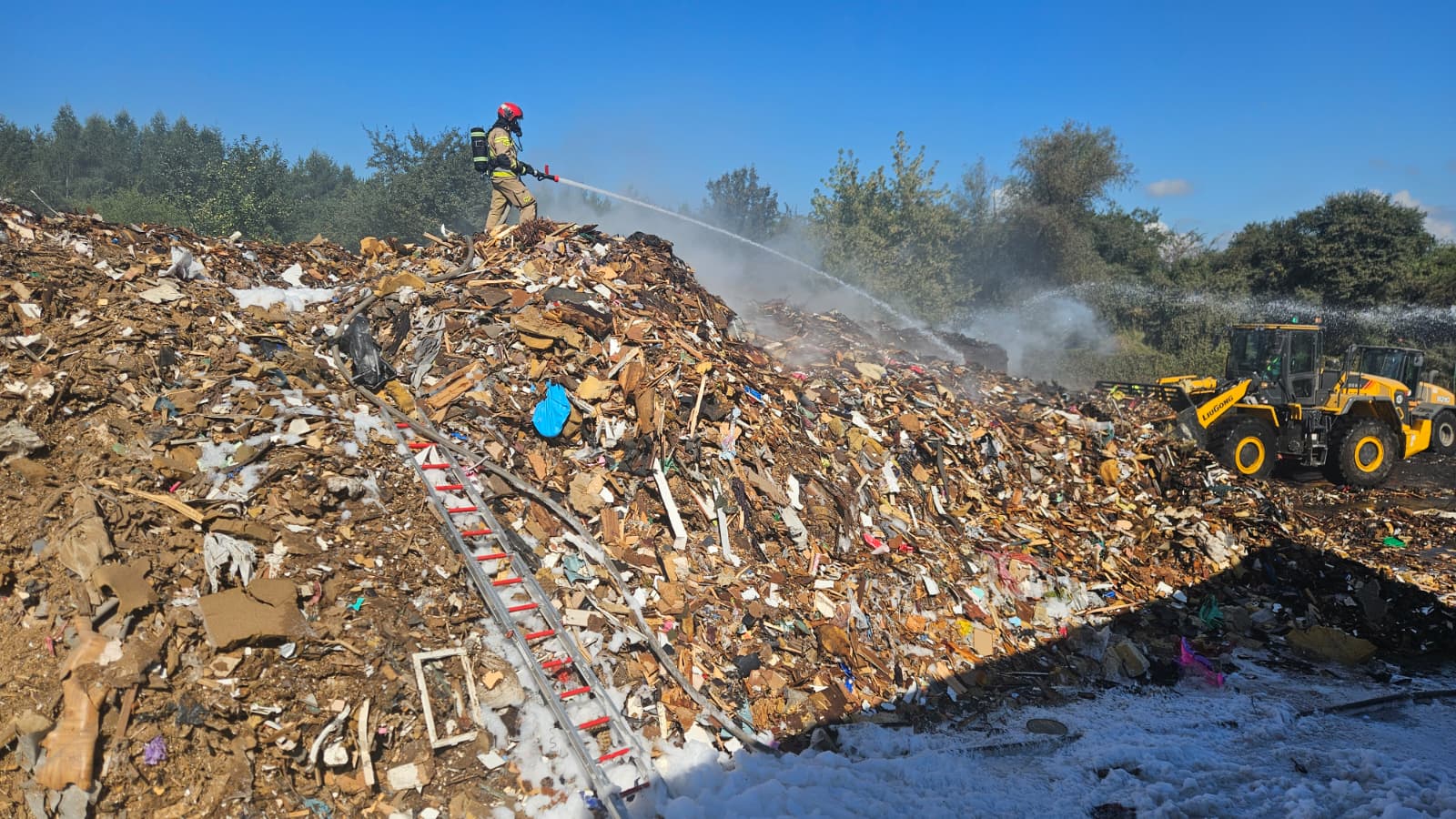 Pożar składowiska odpadów w Tychach