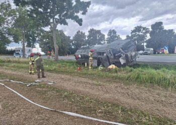Wojskowa cysterna w rowie. Doszło do wycieku