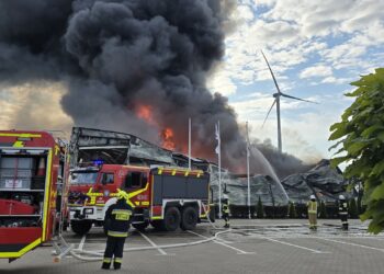 Pożar hali w miejscowości Jankowy. Straty liczone w milionach