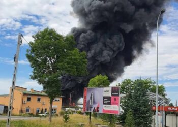 Pożar hali hurtowni zniczy w Tarnowie