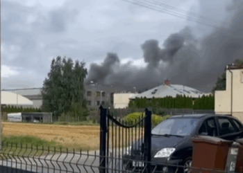 Pożar w Pinczynie. Płonie hala z farbami