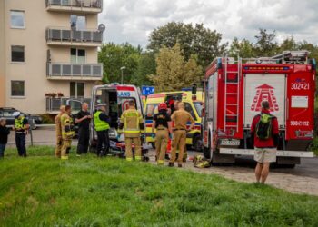 Olsztyn. Kierowca wozu strażackiego potrącił 82-latka