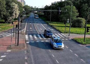 Ratownicy kontra eskorty policji. Piszą do komendanta