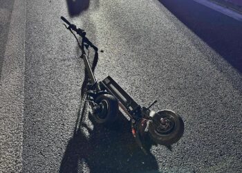 Dwaj mężczyźni na jednej hulajnodze. Zginęli na miejscu