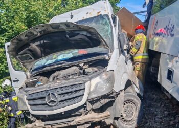 Wjechał busem wprost pod pociąg. Wypadek pod Puckiem