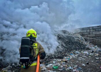 Pożar na wysypisku w miejscowości Łężyce