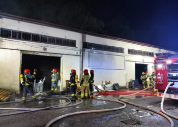 Pożar hali magazynowej z bateriami w Olsztynie