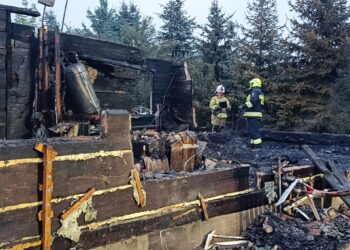 Nocny pożar domu w Kuzawce. Nie żyją dwie osoby