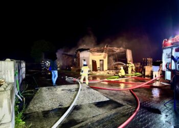 Pożar hali w Rusinowicach. W środku węgiel i butle z acetylenem