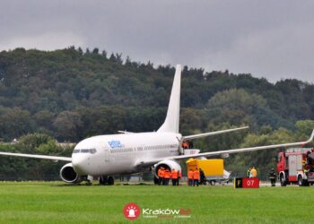 Boeing wypadł z pasa na Balicach. Jadą strażacy z Ostrawy