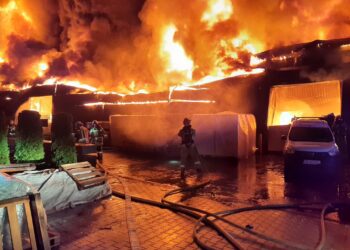 Pożar hali w Czeladzi. W akcji 30 zastępów straży pożarnej