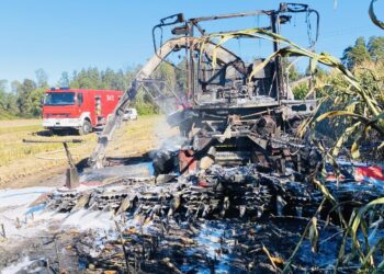 Pożar sieczkarki na polu pod Łomżą
