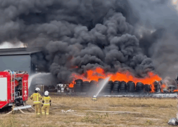 Pożar bazy transportowej i lasu w Ławkach