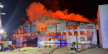 Kurnik w ogniu. W Fałkowicach przybywa zastępów