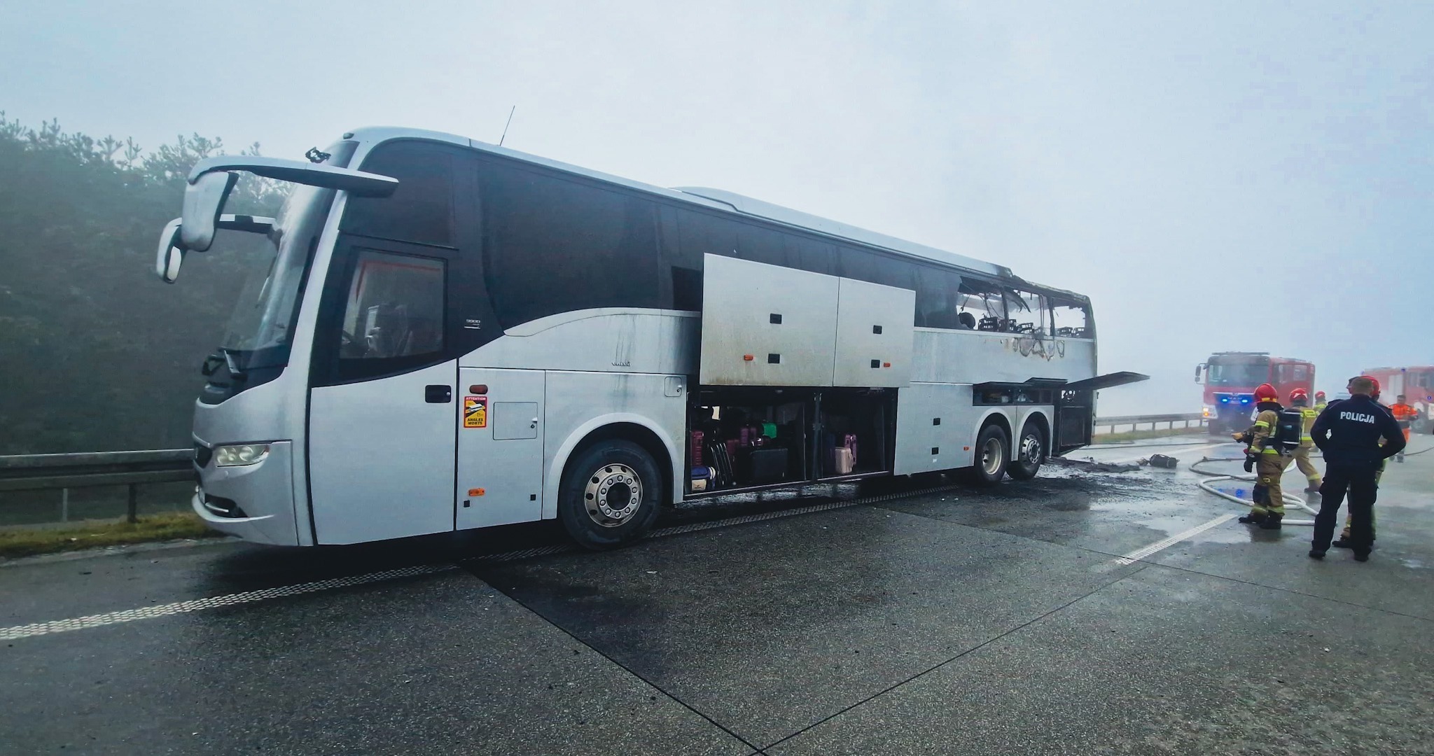 Pożar autokaru na trasie S8. Dzieci ewakuowano do remizy OSP