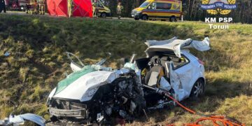 Wypadek podczas wyprzedzania. Nie żyje młoda kobieta