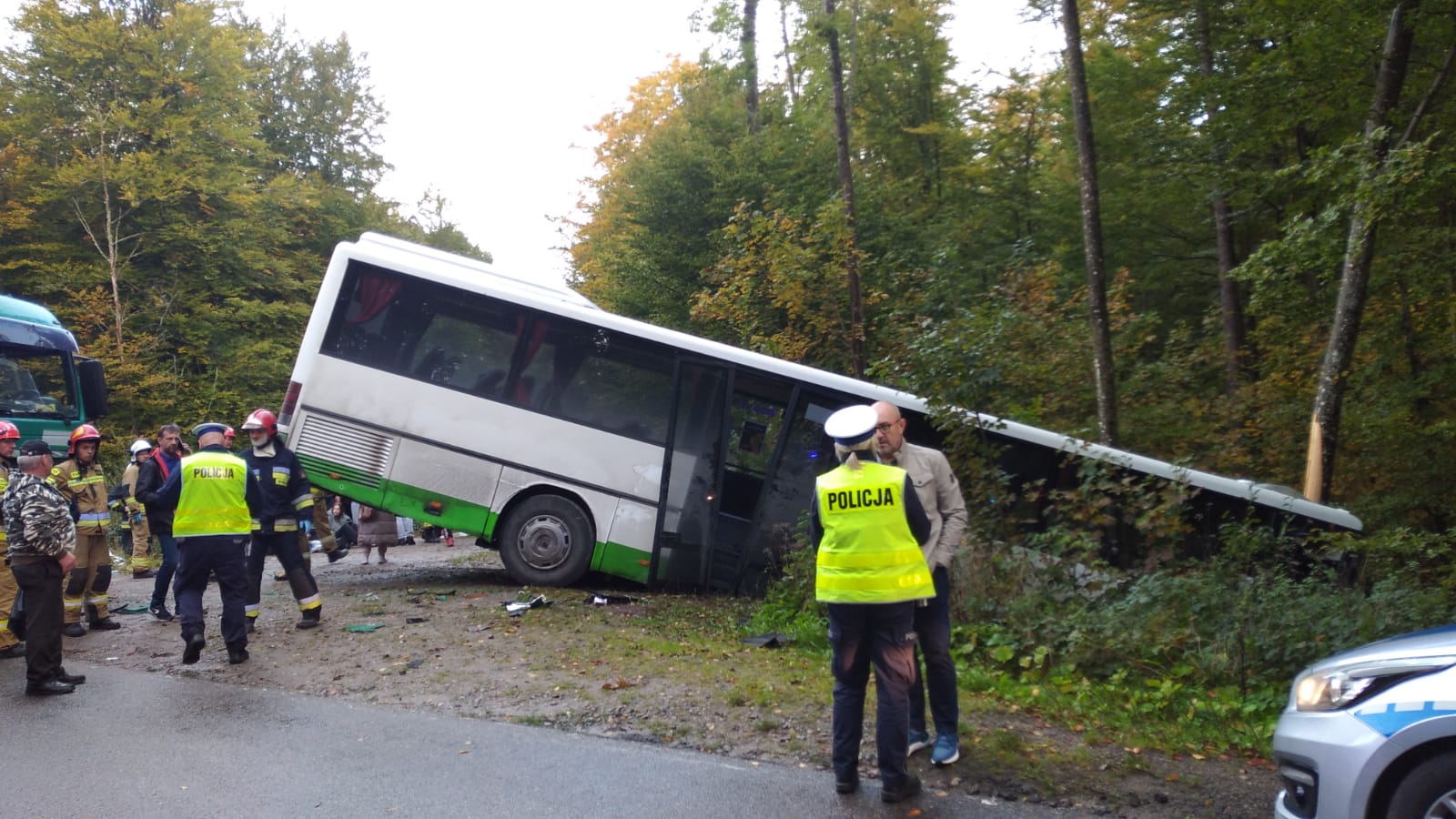 Zderzenie autobusu z ciężarówką. Są ranni