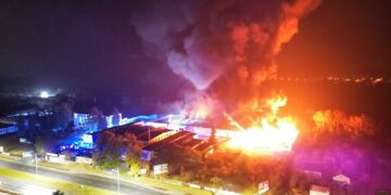 Nocny pożar dużej hali we Włocławku