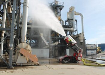 Pokaz możliwości robota Magirus TAF 60 w Mielcu