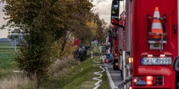 Cysterna w rowie. Interweniowały grupy specjalistyczne