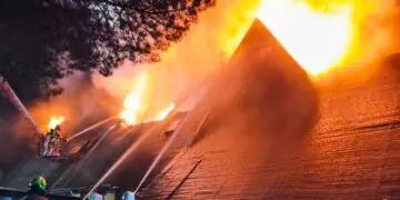 Pożar hotelu w Mniszewie. W akcji ponad 100 strażaków