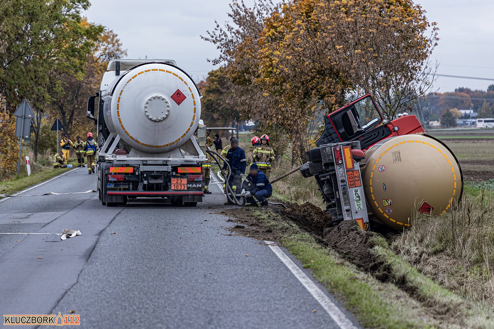 Cysterna w rowie. Interweniowały grupy specjalistyczne