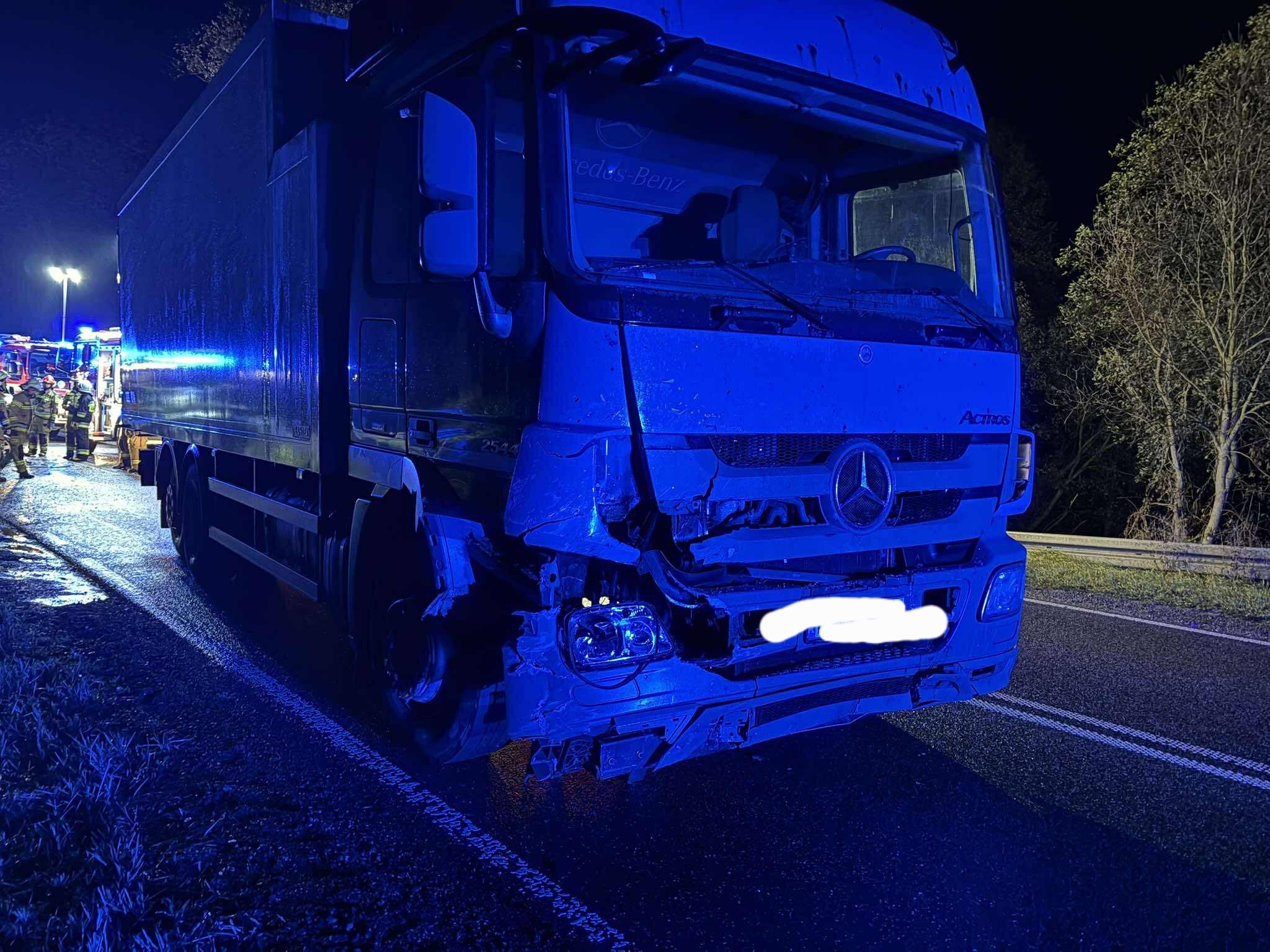 Wypadek na drodze krajowej nr 63. Kierowca w szpitalu