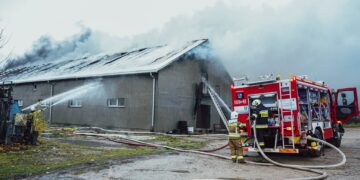 Pożar hali w Sadowie. W akcji ponad 40 zastępów