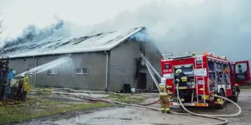 Pożar hali w Sadowie. W akcji ponad 40 zastępów