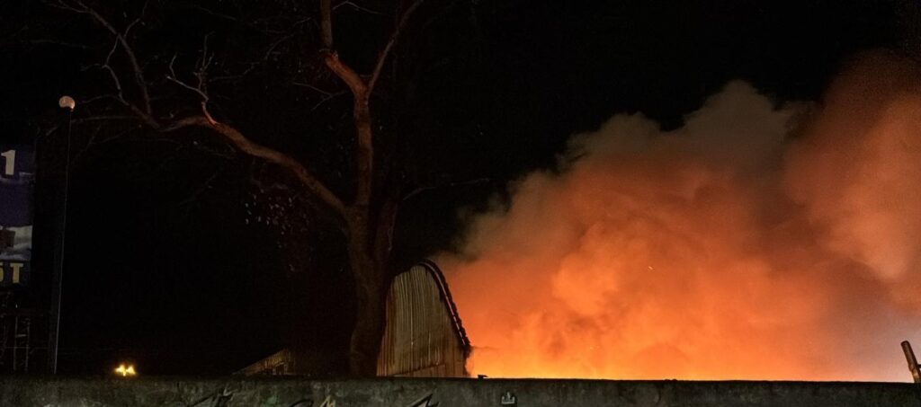 Pożar hali w Inowrocławiu. Jedna osoba nie żyje