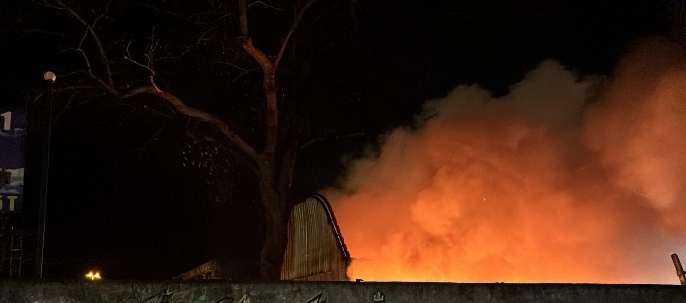 Pożar hali w Inowrocławiu. Jedna osoba nie żyje