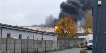 Pożar hali pod Lublińcem. Trwa akcja gaśnicza