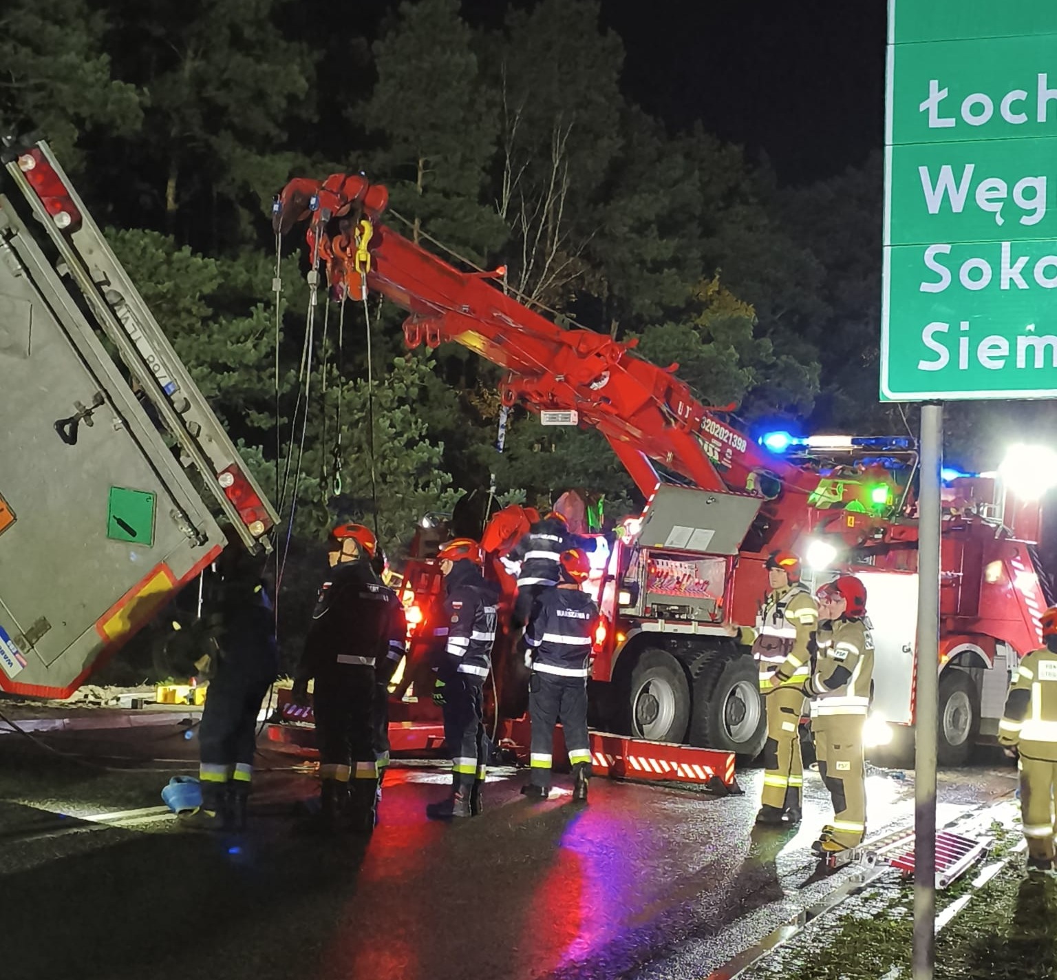Cysterna z azotem na boku. Wezwano grupy specjalistyczne