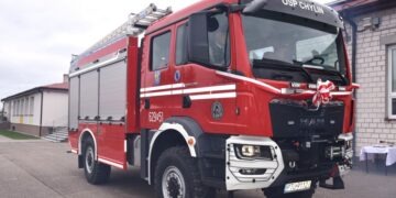 Nowy rozdział w historii OSP Chylin. Strażacy mają nowy wóz