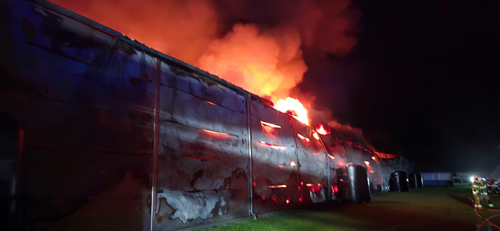 Pożar kurnika w Fałkowicach. Strażacy zakończyli działania