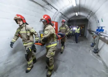 Nocne ćwiczenia służb w tunelu pod Martwą Wisłą
