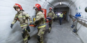 Nocne ćwiczenia służb w tunelu pod Martwą Wisłą