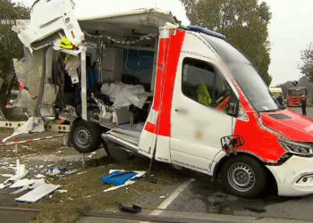 Wypadek w Niemczech. Zatrzymała karetkę na przejeździe kolejowym