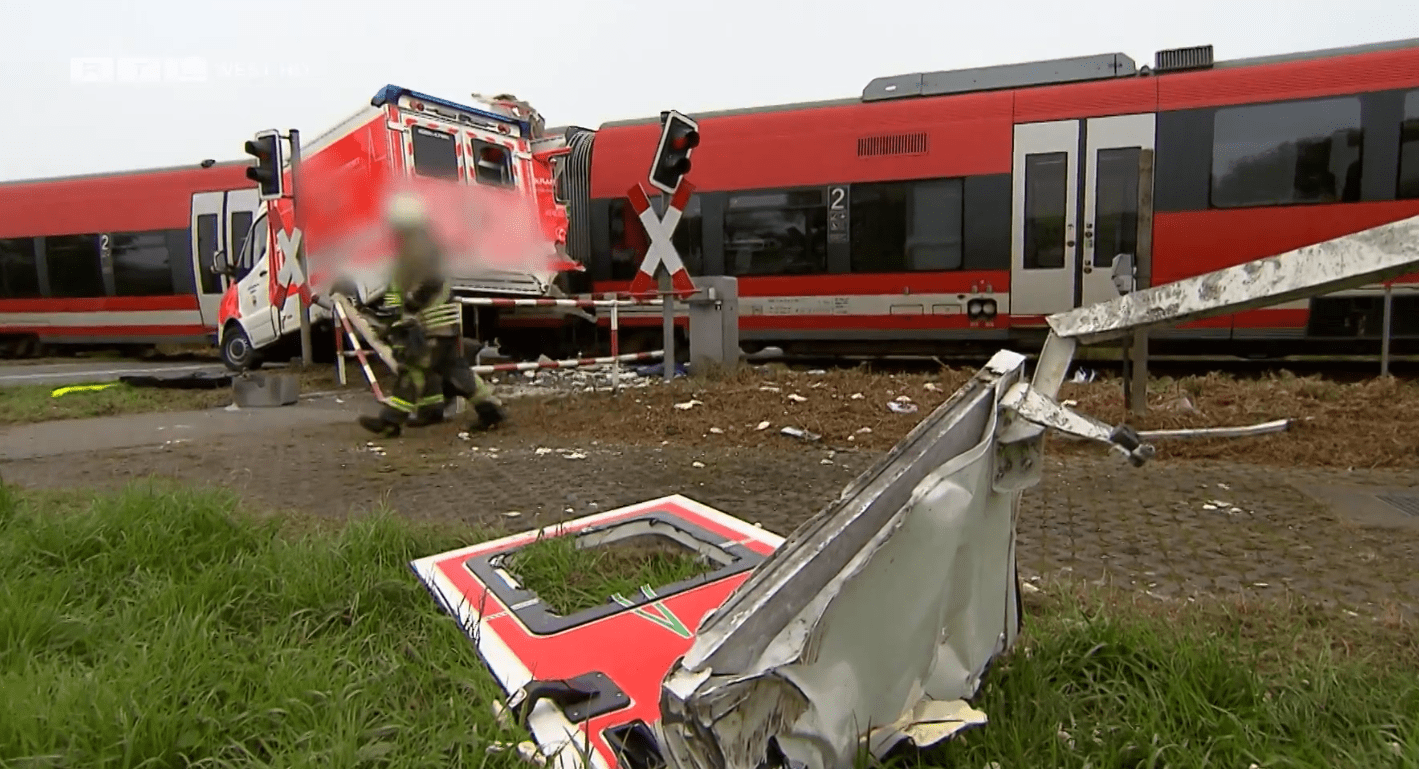 Wypadek w Niemczech. Zatrzymała karetkę na przejeździe kolejowym
