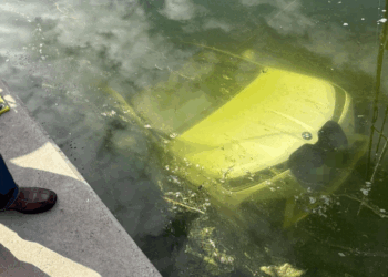 Elektryczne BMW w wodzie. Niecodzienna interwencja w Dziwnowie