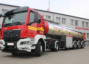 Siedleccy strażacy doposażeni w nową cysternę