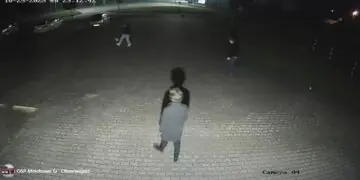 Z bram garażowych OSP zrobili bramki do gry w piłkę