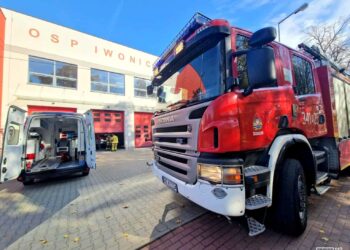 Spadła na niego ściana. Po pomoc przyjechał pod remizę