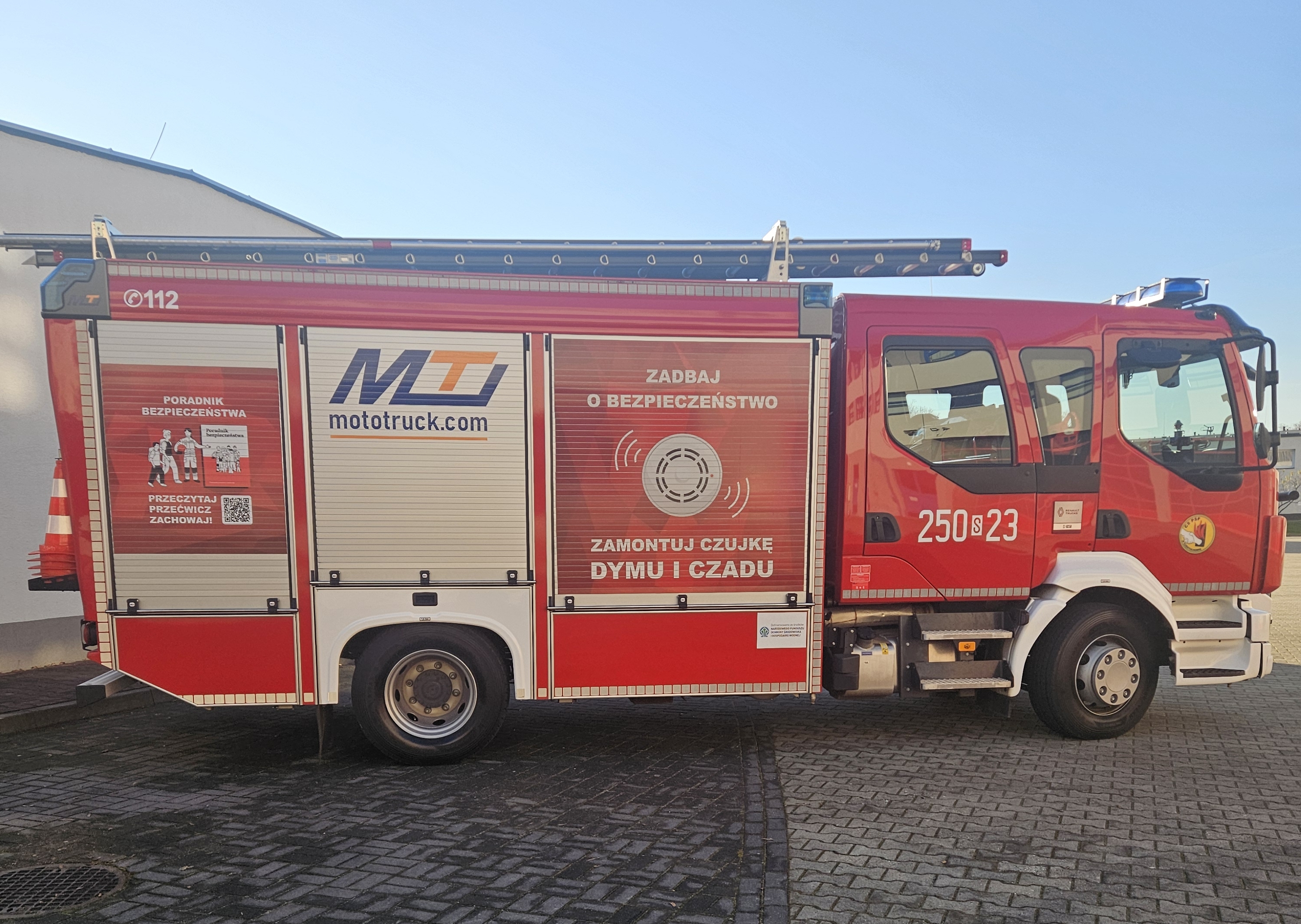 Kolejna grafika na samochodach Państwowej Straży Pożarnej