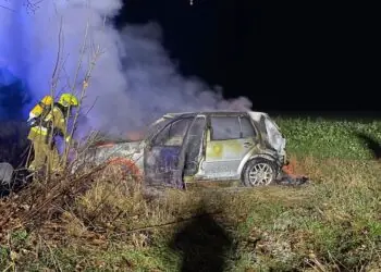 Dachowanie i pożar golfa. Za kierownicą pijany 19-latek