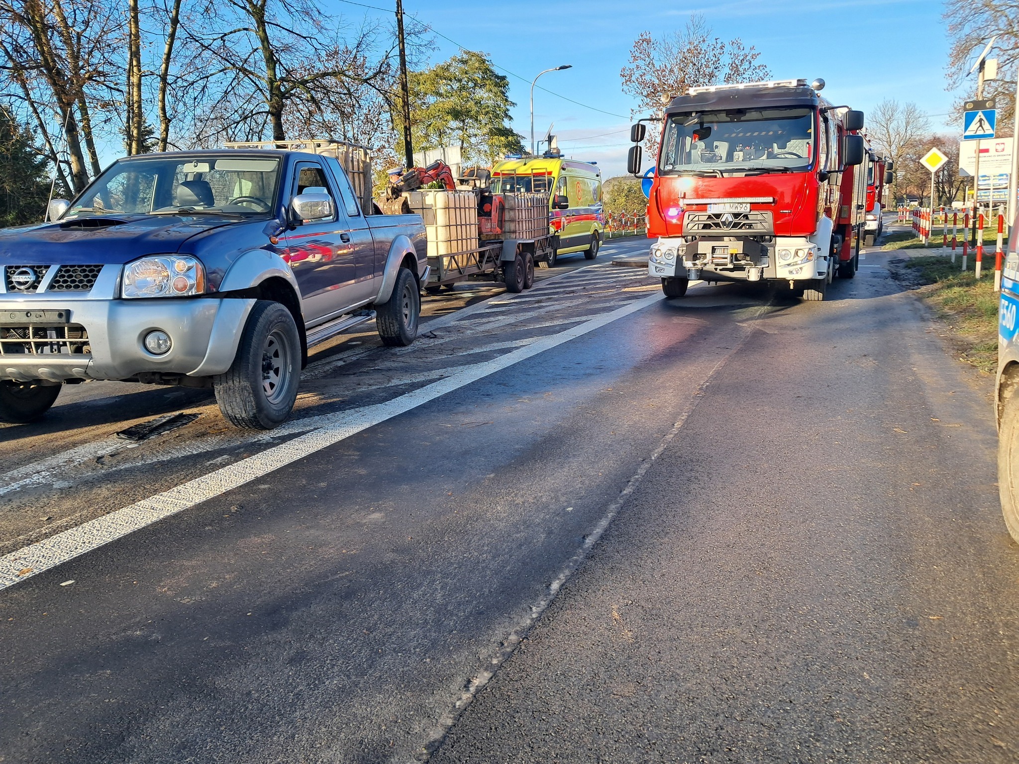 Wypadek w Łasku. 15-latka znalazła się pod samochodem