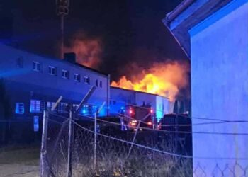 Pożar zakładu meblarskiego w Łężycach