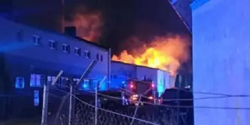 Pożar zakładu meblarskiego w Łężycach