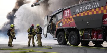 Ćwiczenia służb na wrocławskim lotnisku